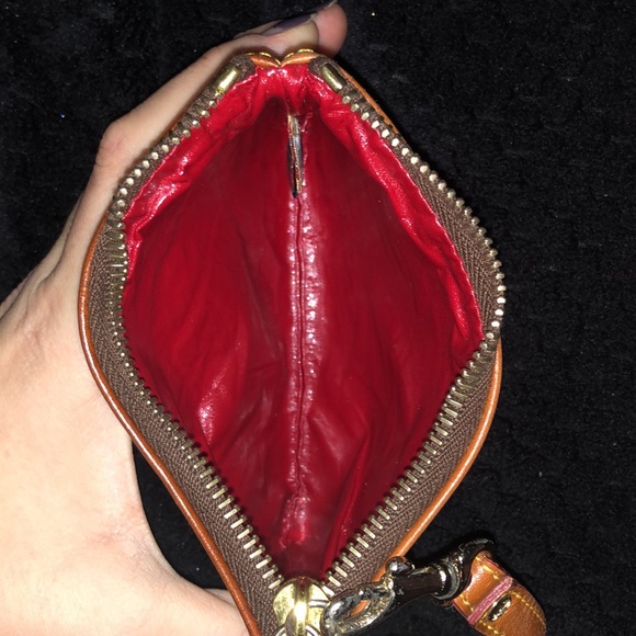 Dooney and Bourke wristlet - Picture 3 of 4